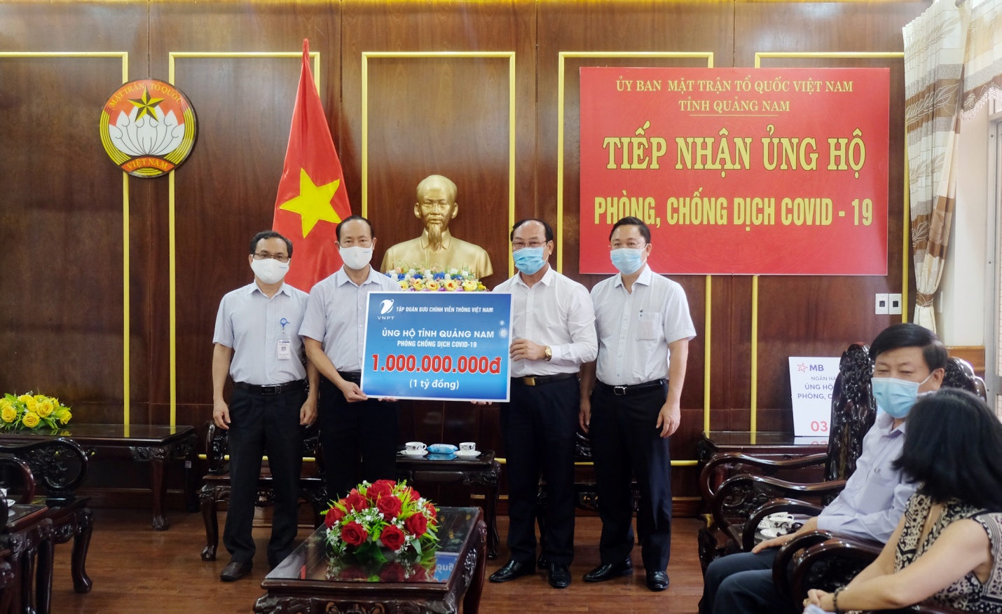 Tập đoàn Bưu chính Viễn thông Việt Nam (VNPT) ủng hộ 1 tỷ đồng cho tỉnh Quảng Nam phòng chống dịch Covid – 19 Tập đoàn Bưu chính Viễn thông Việt Nam (VNPT) ủng hộ 1 tỷ đồng cho tỉnh Quảng Nam phòng chống dịch Covid – 19